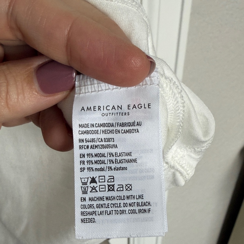 American Eagle Soft & Sexy V-Neck Tee, White, Extra Large, NWT - Picture 7 of 7